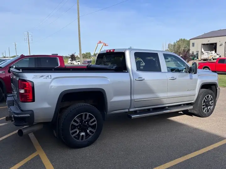 GMC Sierra 2500Hd 2015 photo 2