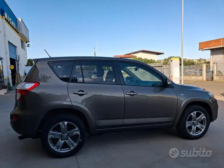 Toyota Rav4 2011 photo 4