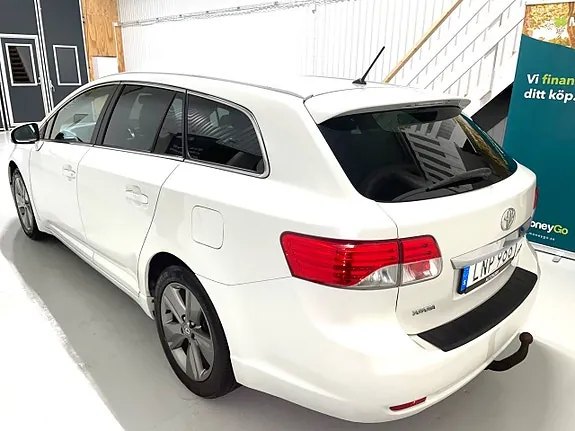 Toyota Avensis 2014 photo 4