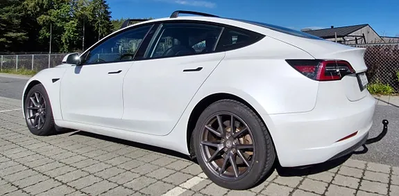 Tesla Model 3 2021 photo 2