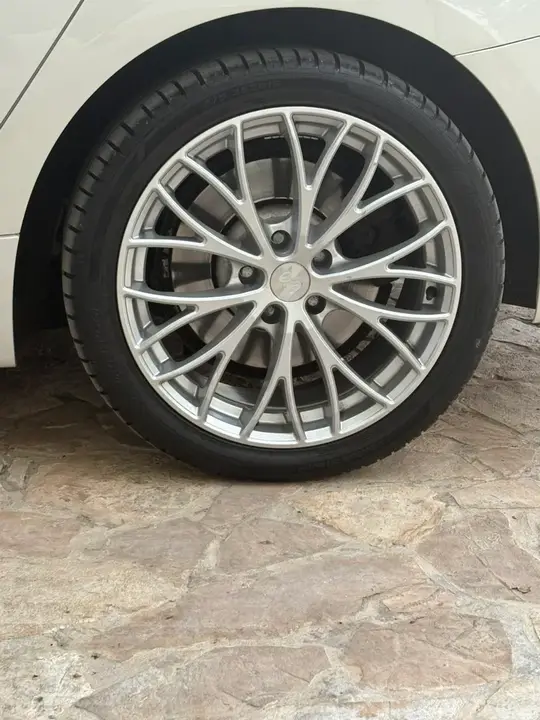 BMW 5 Series 2010 photo 2