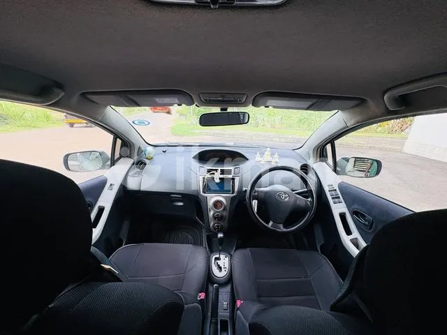 Toyota Vitz 2007 photo 2