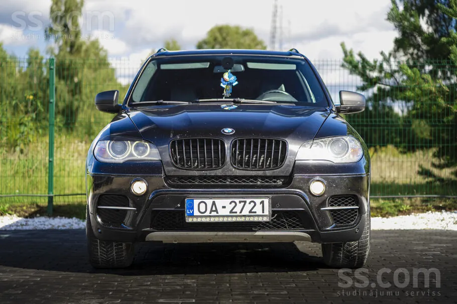 BMW X5 2010 photo 2