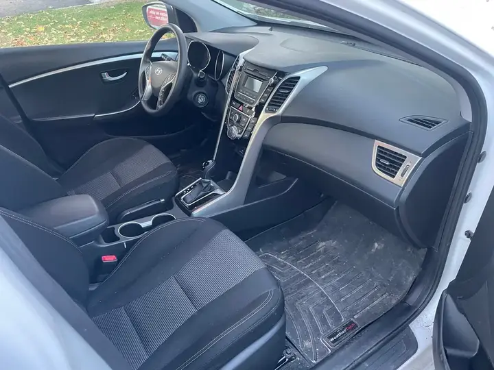 Hyundai Elantra 2017 photo 3