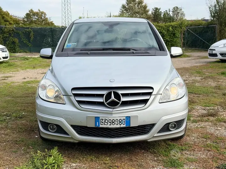Mercedes-Benz B 2010 photo 2