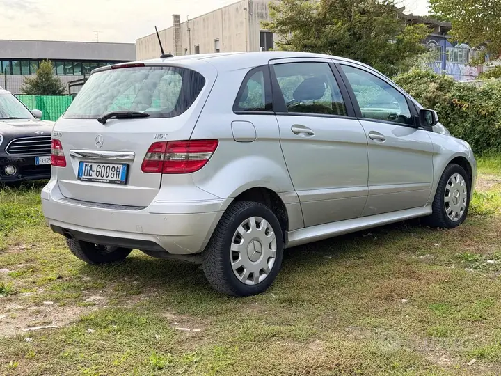 Mercedes-Benz B 2010 photo 5