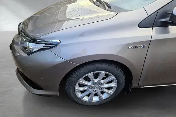 Toyota Auris 2015 photo 3