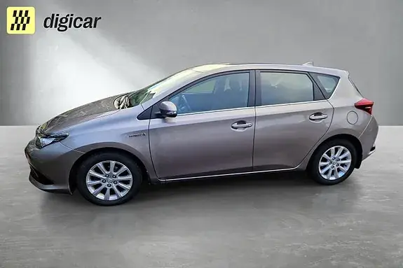Toyota Auris 2015 photo 2