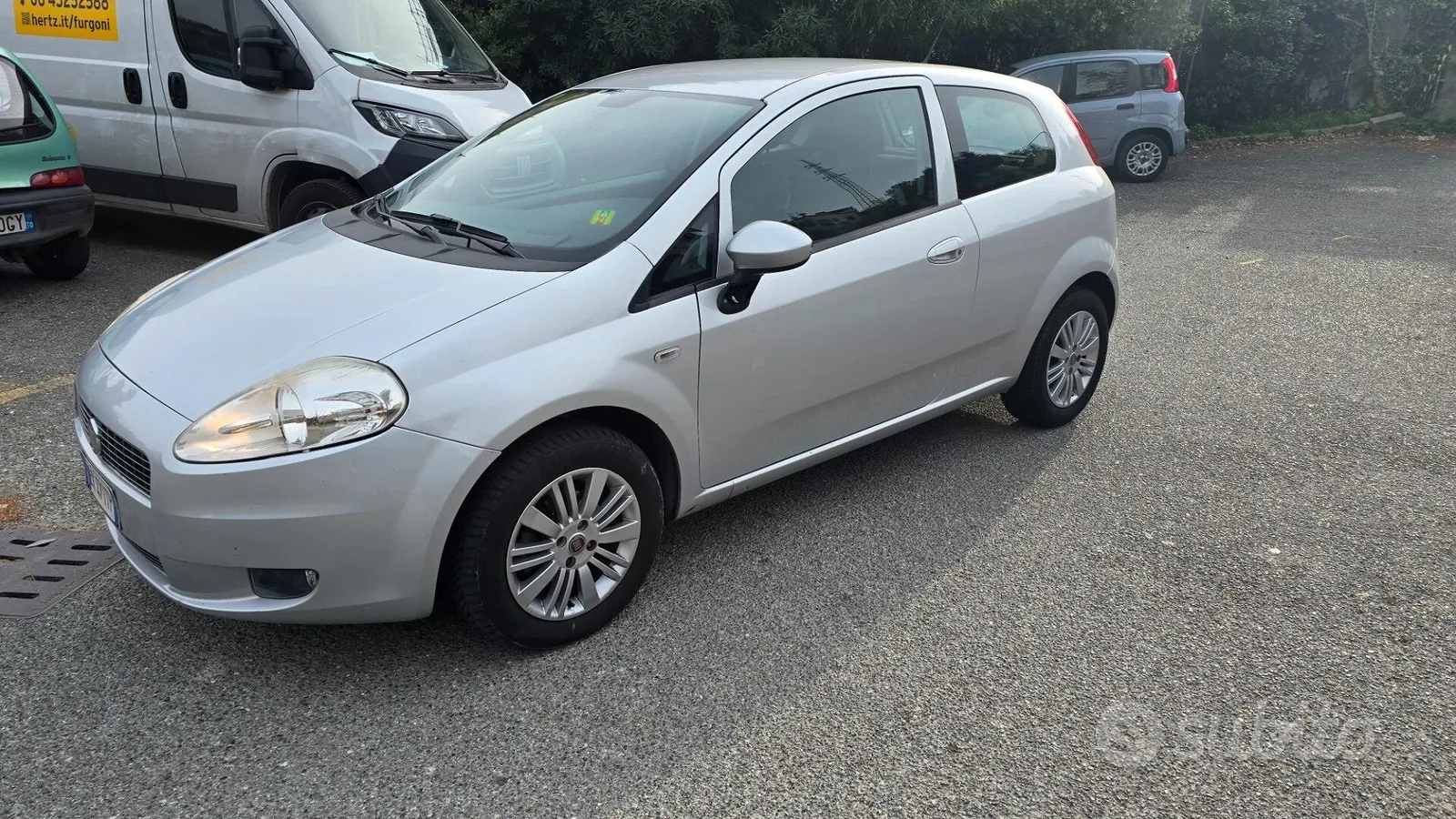 Fiat Grande Punto 2011 photo 2