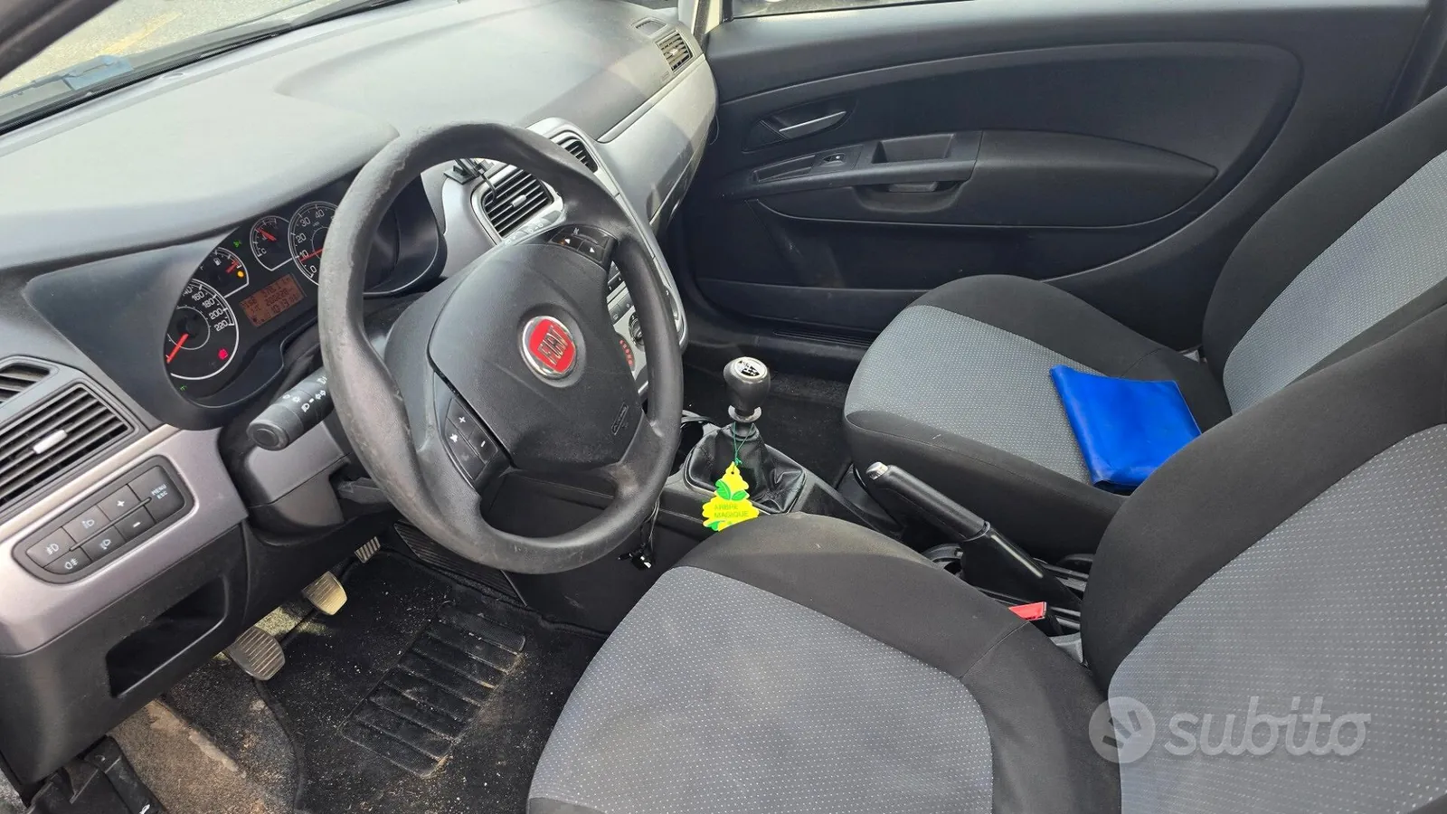 Fiat Grande Punto 2011 photo 4