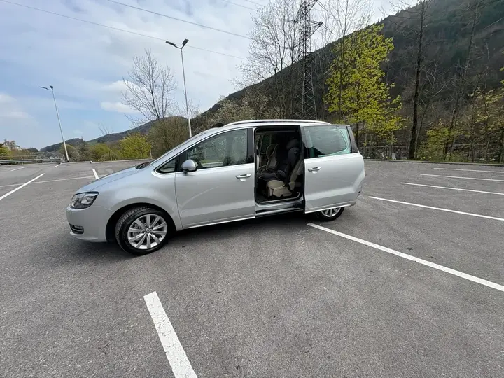 Volkswagen Sharan 2012 photo 3