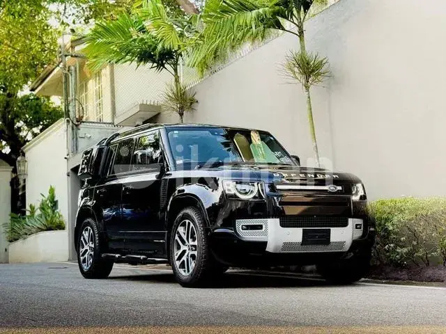 Land Rover Defender 2023 photo 2