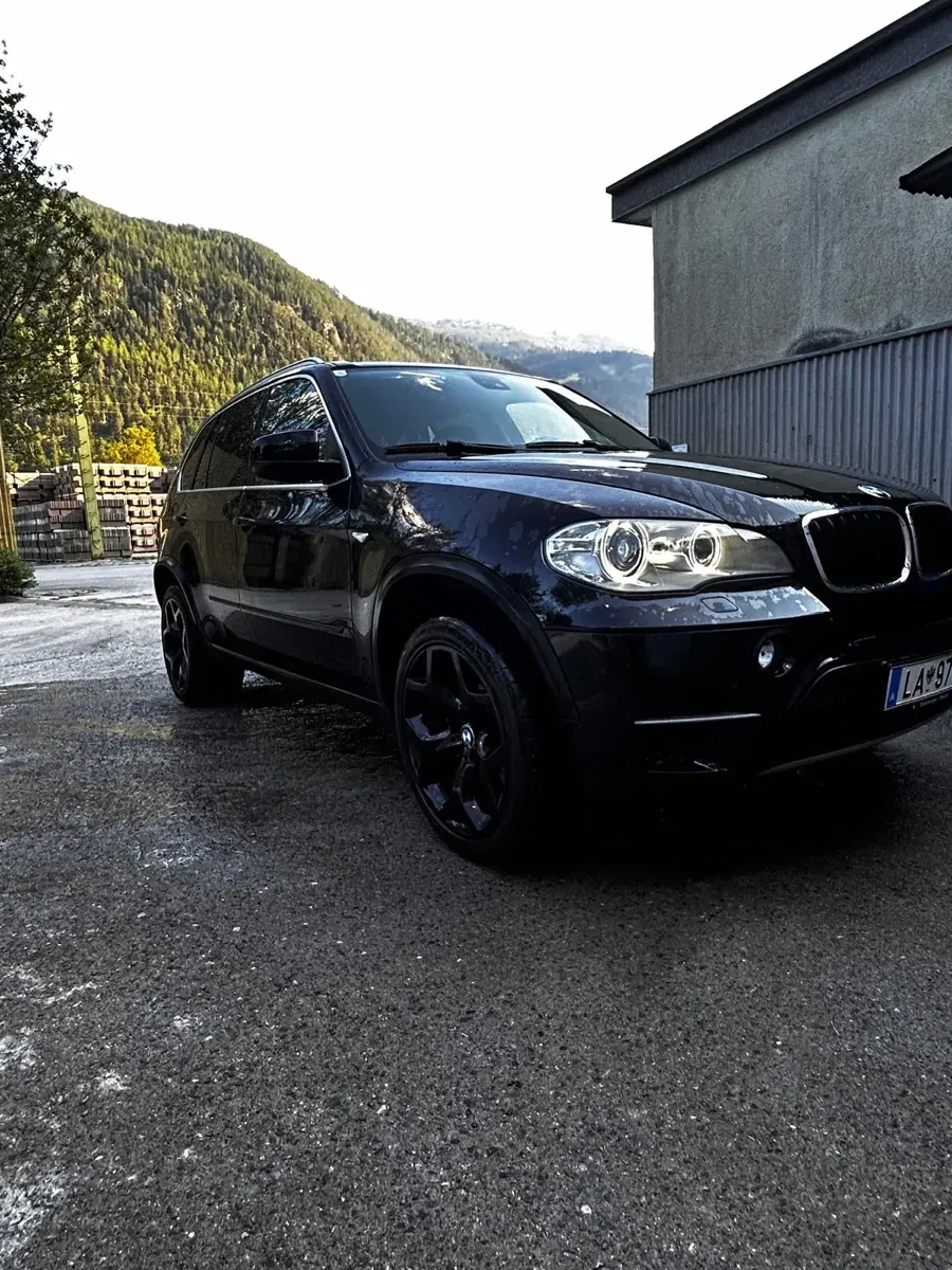 BMW X5 2011 photo 2
