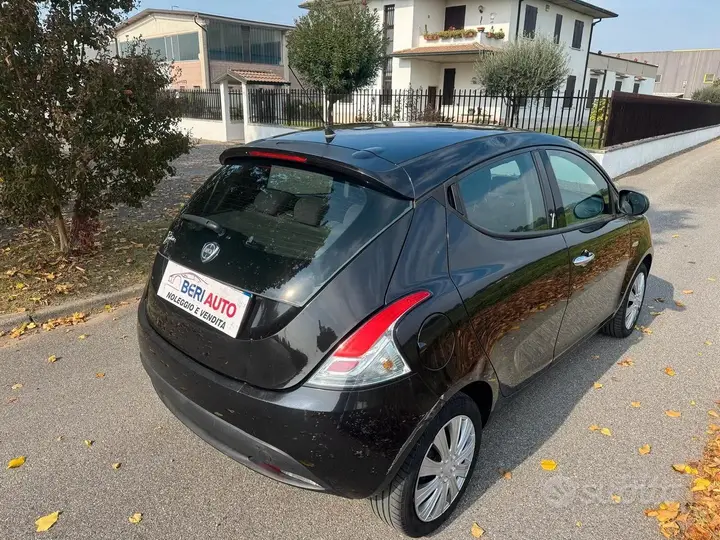 Lancia Ypsilon 2012 photo 3