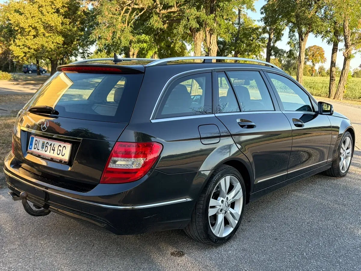 Mercedes-Benz C-Class 2012 photo 2