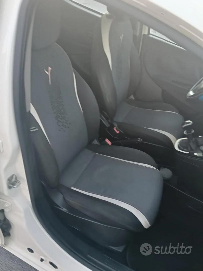 Lancia Ypsilon 2015 photo 4