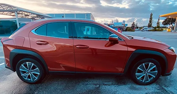 Lexus Ux300E 2023 photo 2