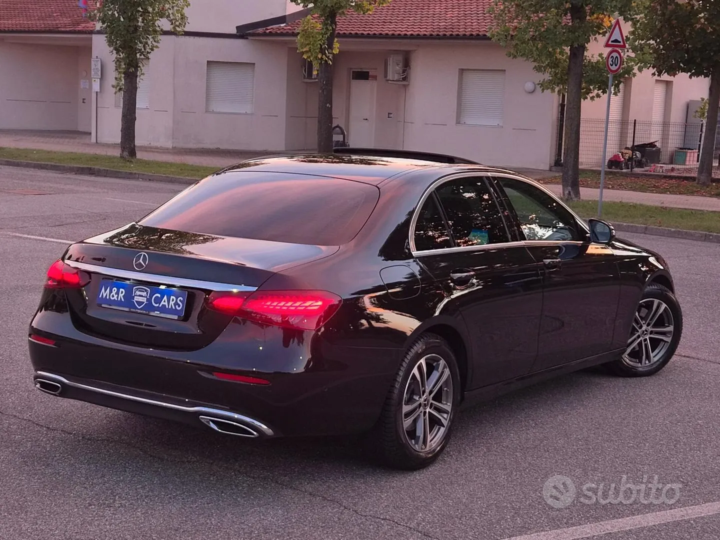 Mercedes-Benz E 220 2023 photo 4