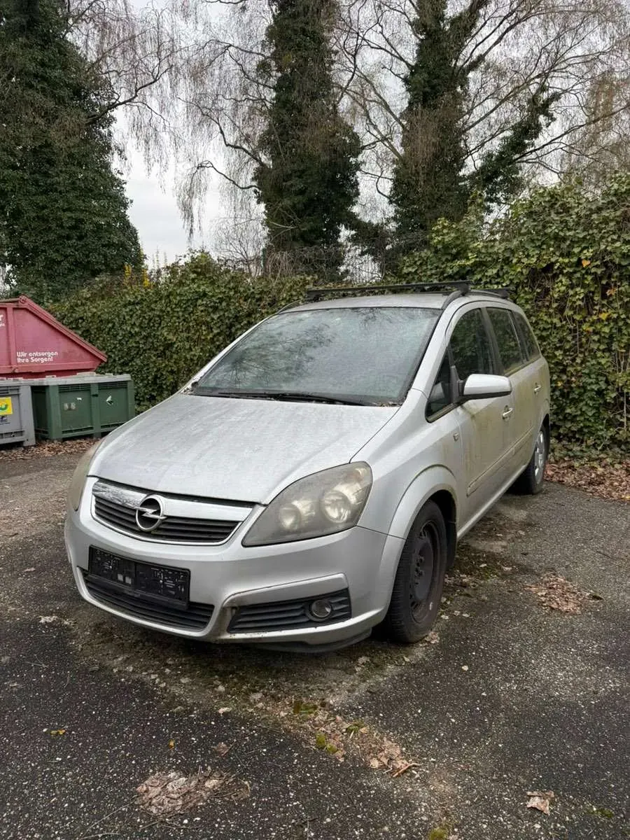 Opel Zafira Tourer 2005 photo 2