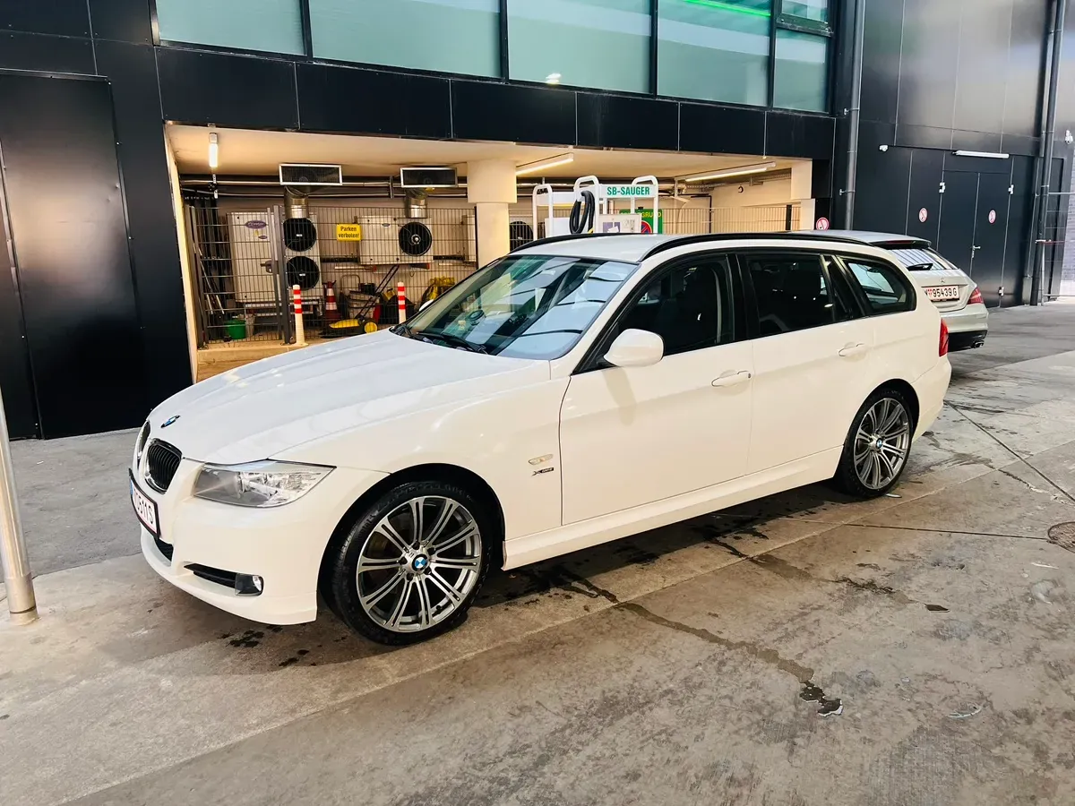 BMW 3 Series 2010 photo 3