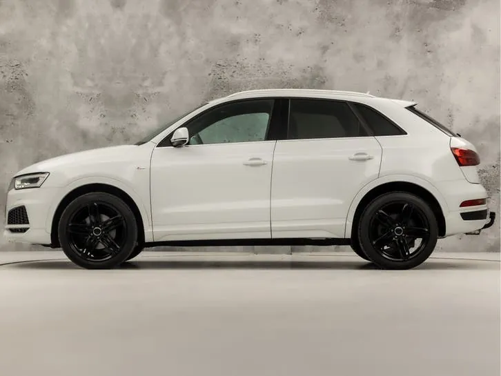 Audi Q3 2018 photo 2