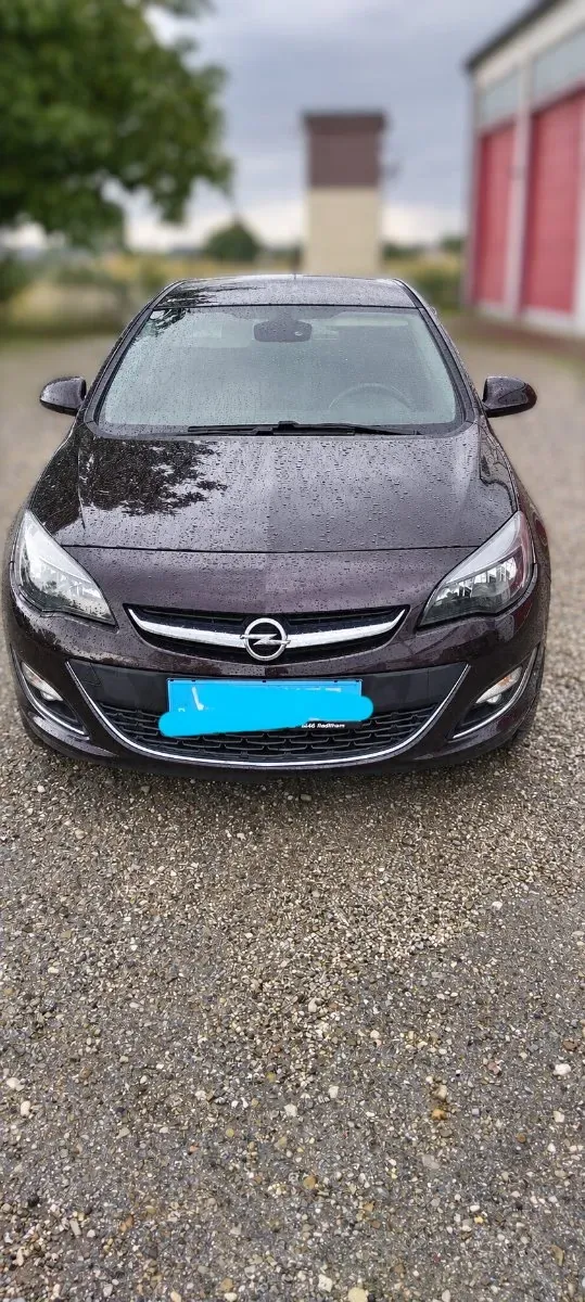 Opel Astra 2012 photo 2