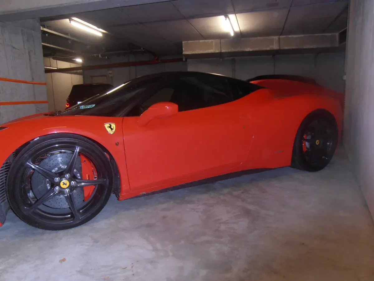 Ferrari 458 Italia 2010 photo 2