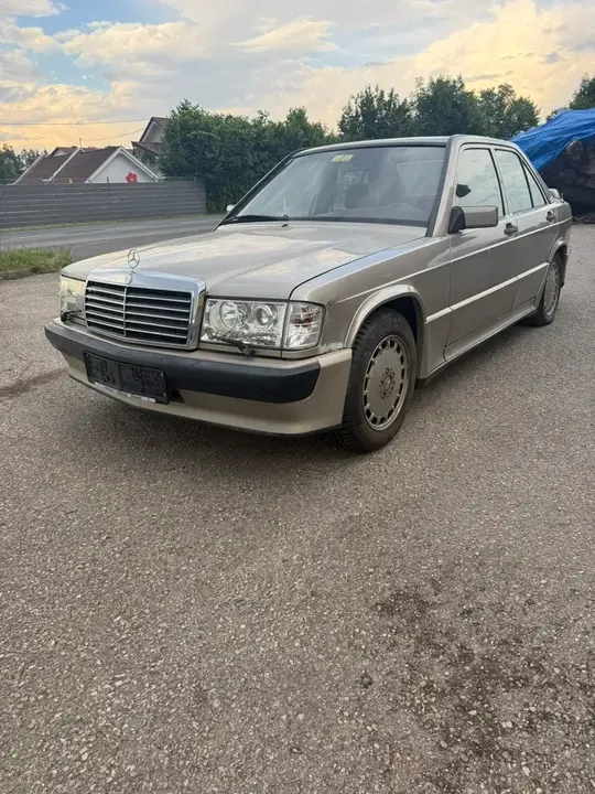 Mercedes-Benz 190 E
