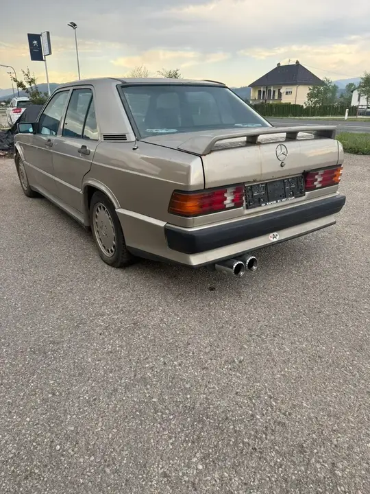 Mercedes-Benz 190 E 1984 photo 2