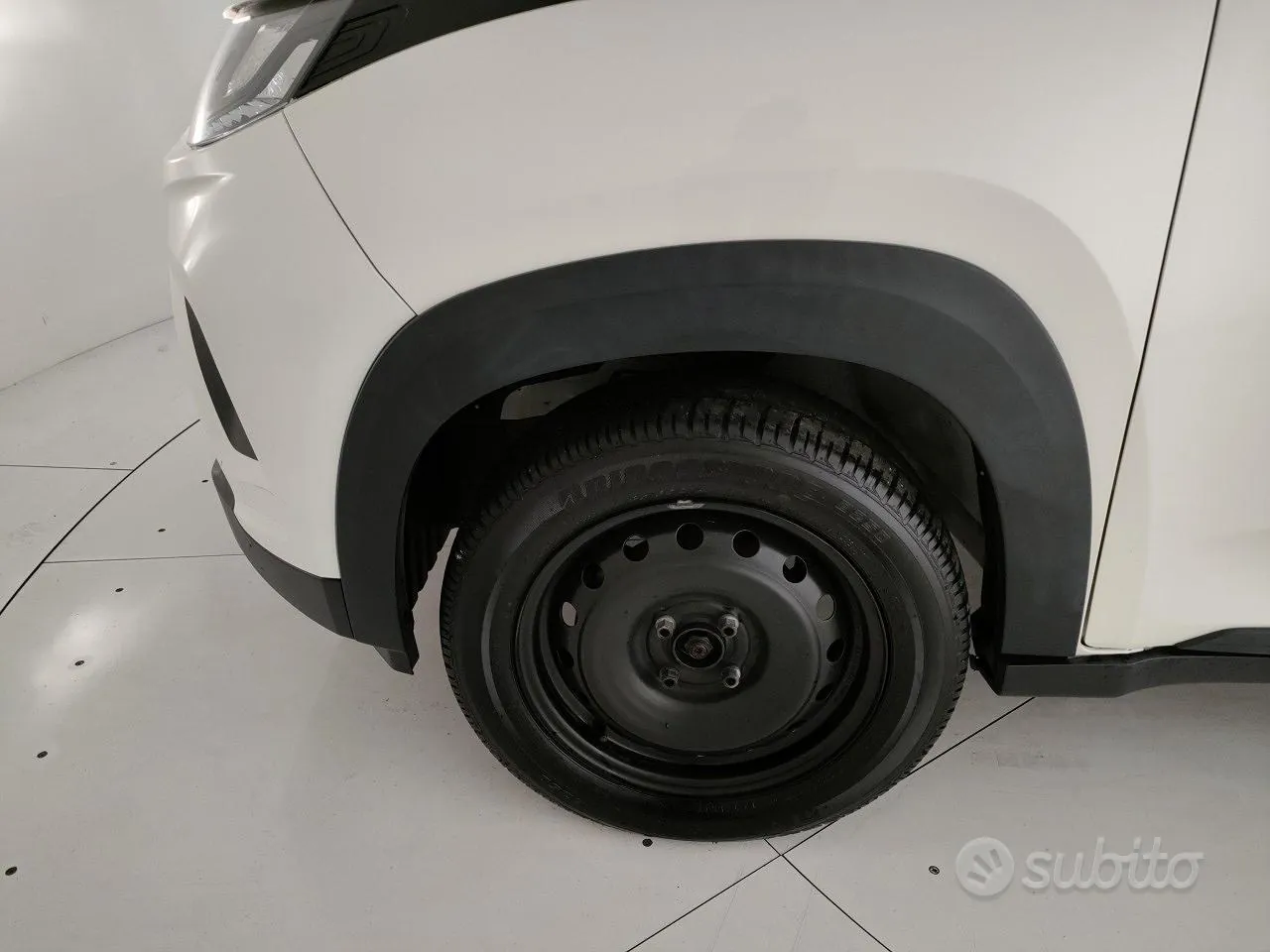 Mahindra Kuv100 2025 photo 5