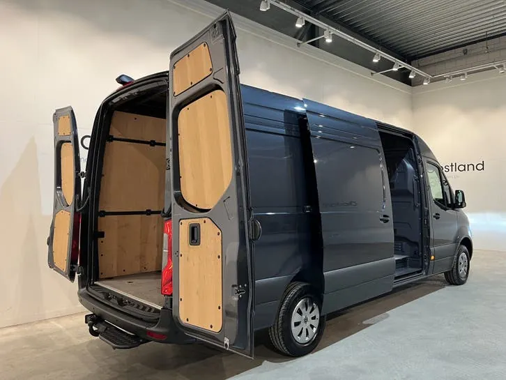 Mercedes-Benz Sprinter 2024 photo 2