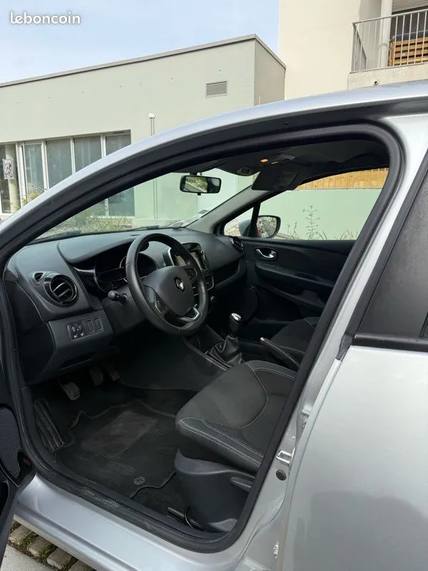 Renault Clio 2018 photo 2