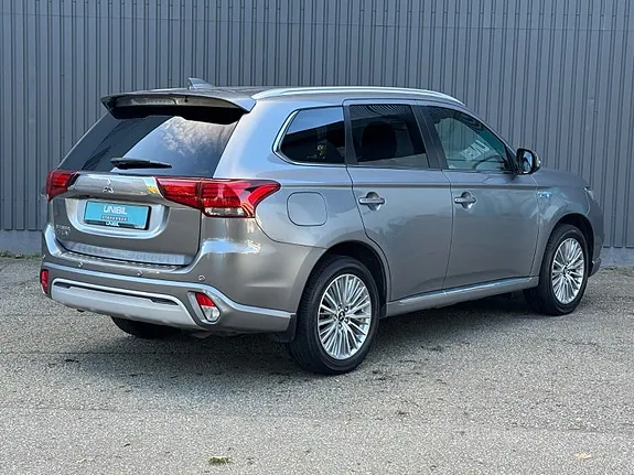 Mitsubishi Outlander 2020 photo 2