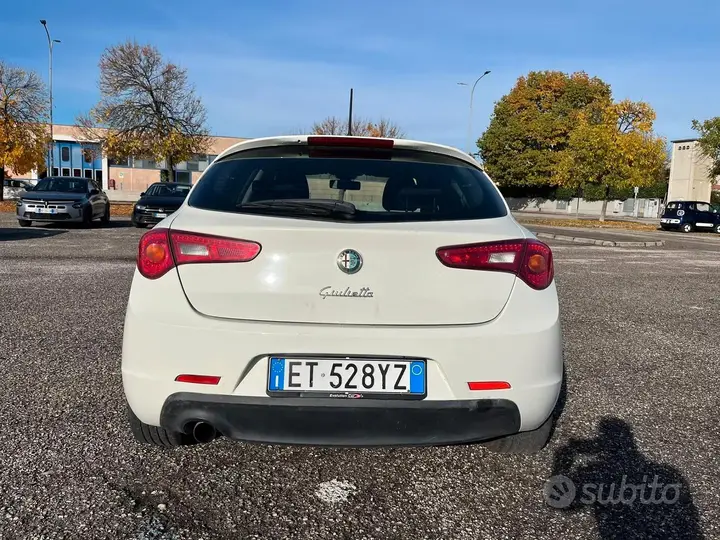 Alfa Romeo Giulietta 2013 photo 5