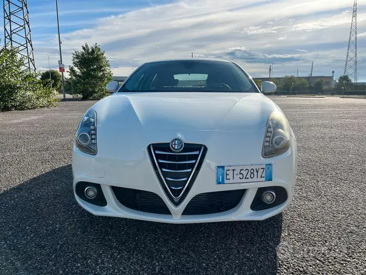 Alfa Romeo Giulietta 2013 photo 2