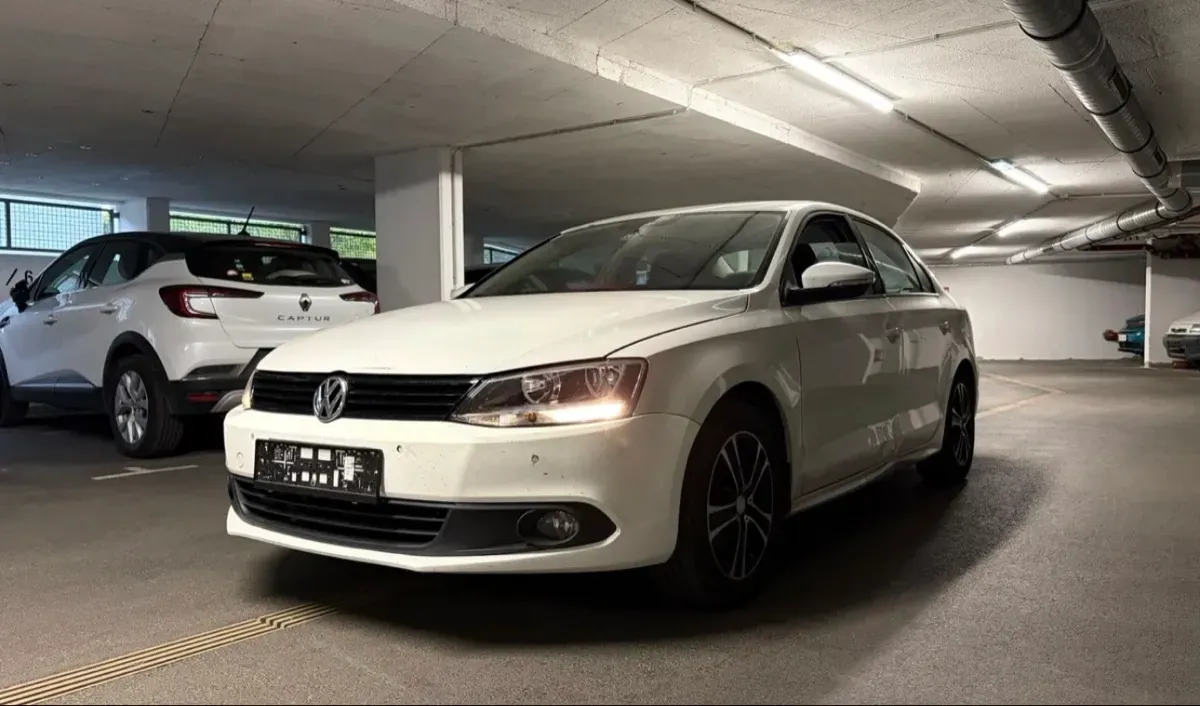 Volkswagen Jetta 2012 photo 2