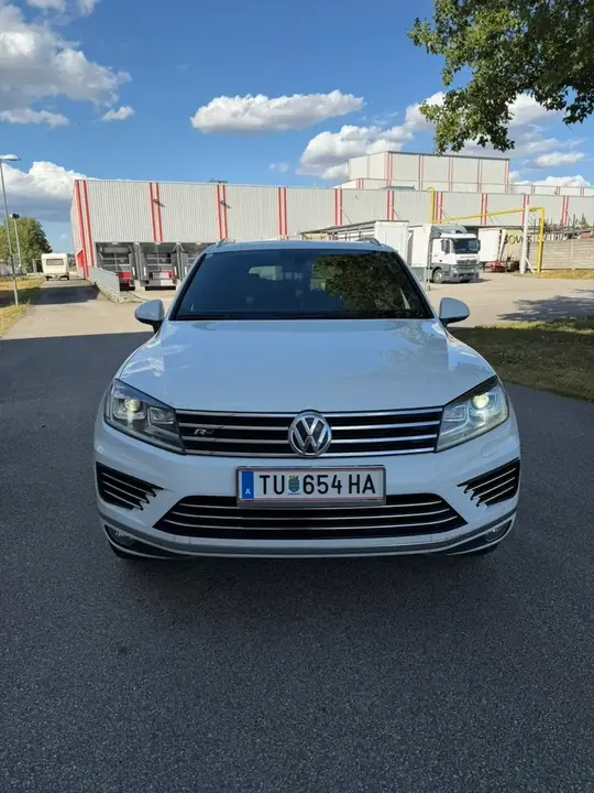 Volkswagen Touareg 2015 photo 2
