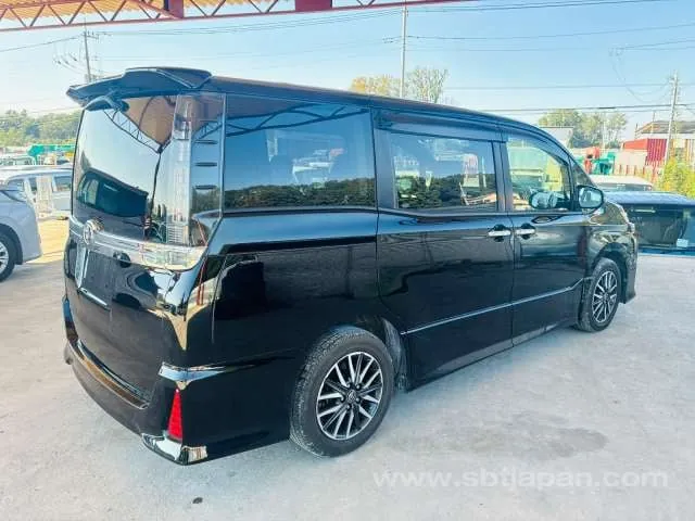 Toyota Voxy Zs 2016 photo 4