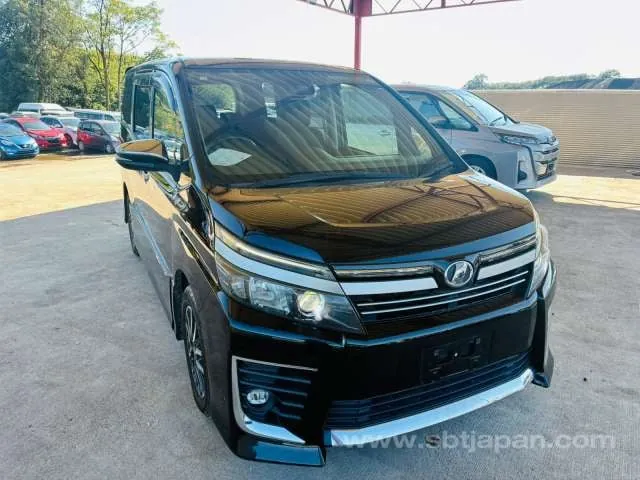 Toyota Voxy Zs