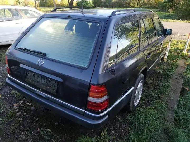 Mercedes-Benz E-Class 1994 photo 2