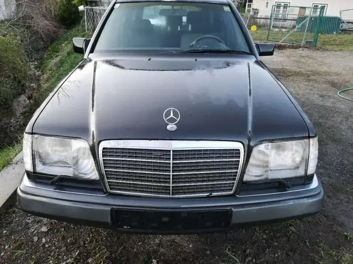 Mercedes-Benz E-Class 1994 photo 3