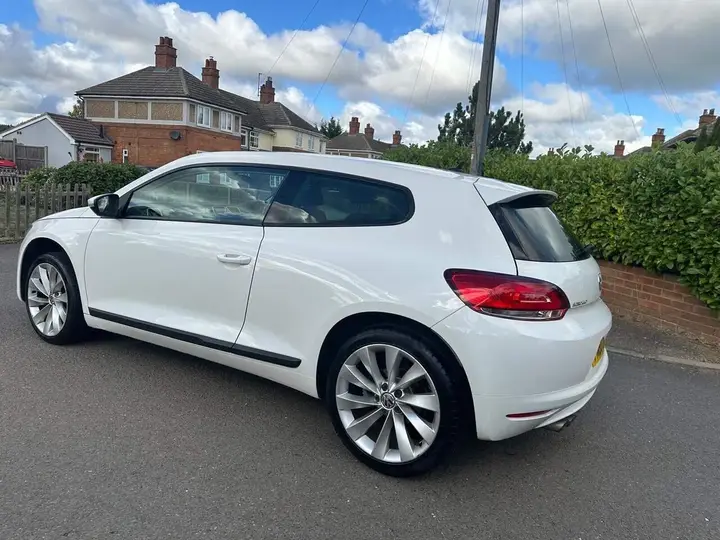 Volkswagen Scirocco 2010 photo 2