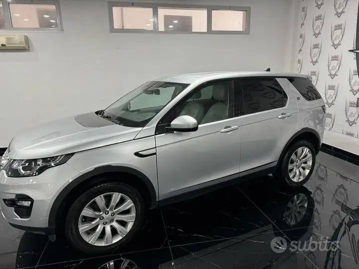 Land Rover Discovery Sport 2015 photo 2