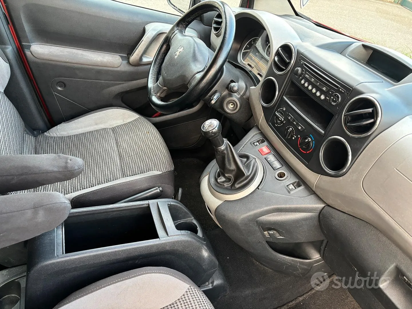 Peugeot Partner 2010 photo 3