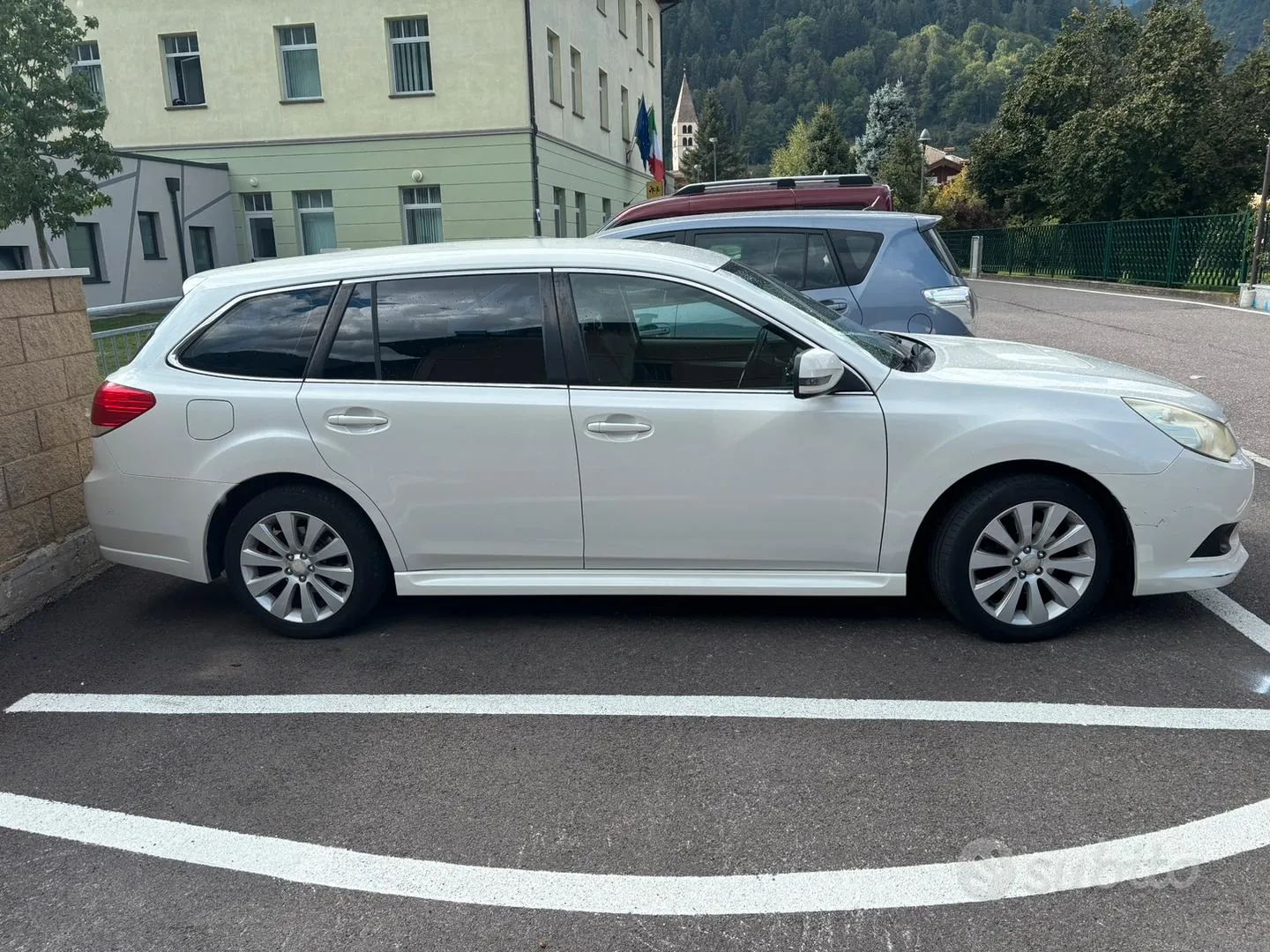 Subaru Legacy 2011 photo 2