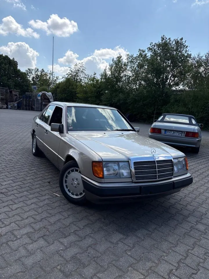Mercedes-Benz E 300