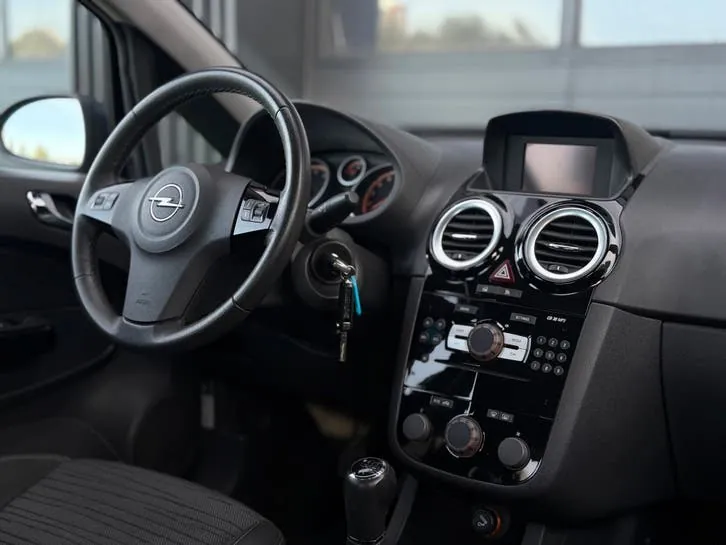 Opel Corsa 2014 photo 2
