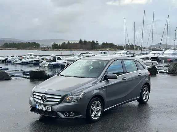 Mercedes-Benz B 180