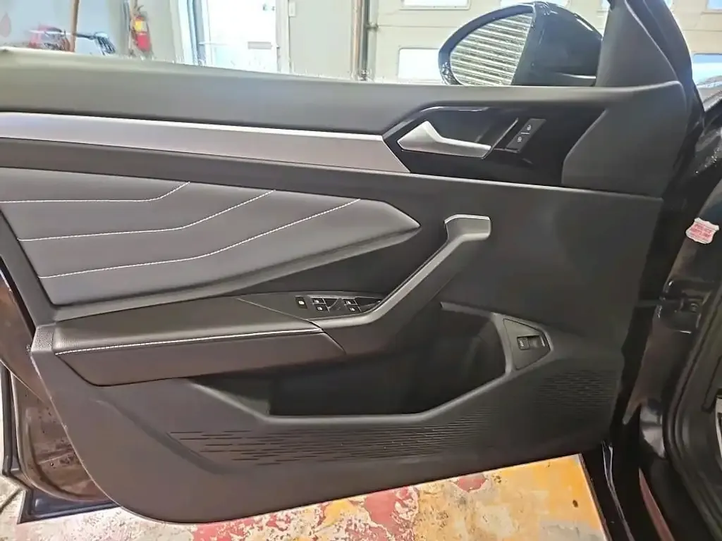 Volkswagen Jetta 2025 photo 3