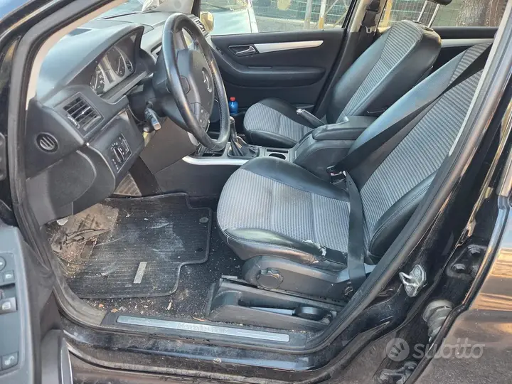 Mercedes-Benz B 2009 photo 2